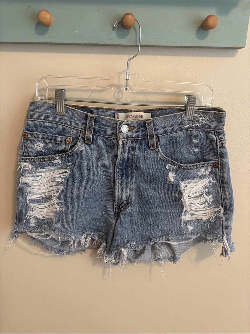 Levi's Distressed Light Blue Denim cut off shorts relaxed fit 550 size 31